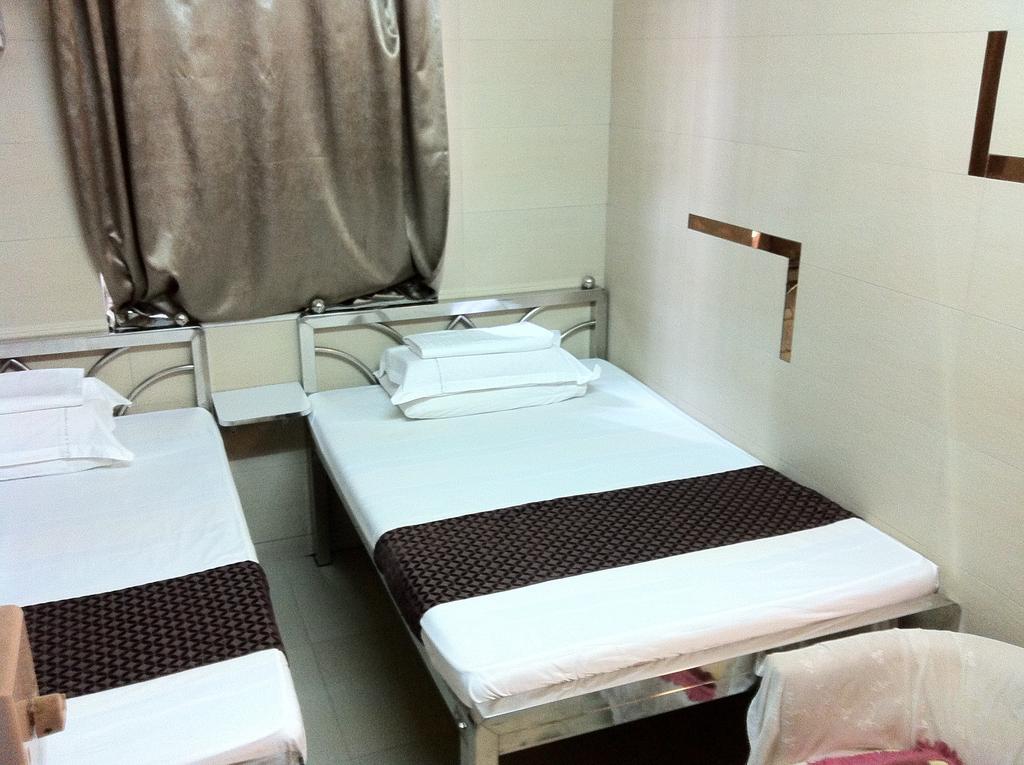 Osaka Hostel Hong Kong Room photo